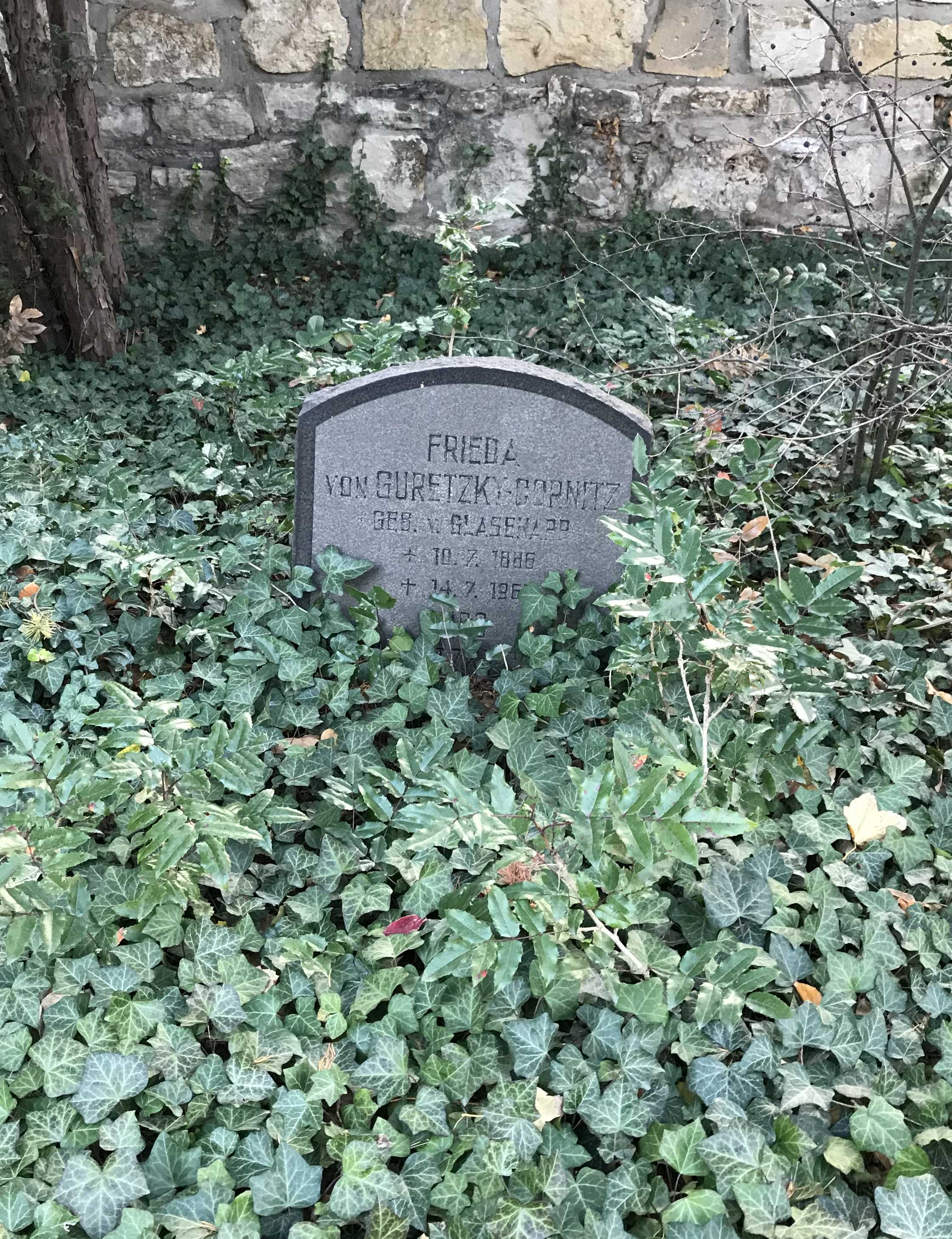 Grabstein Frieda von Guretzky-Cornitz, geb. von Glasenapp, Alter Friedhof Potsdam, Brandenburg