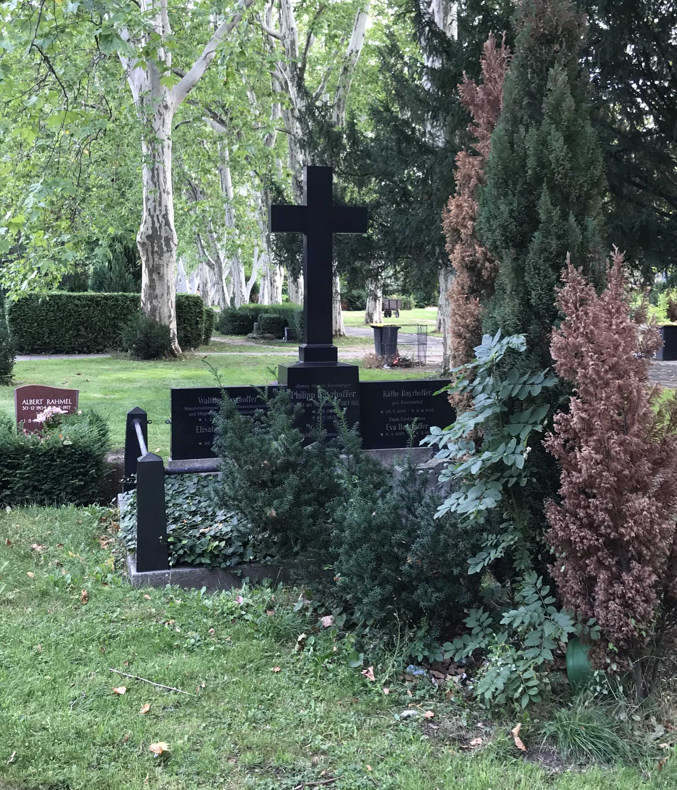 Gedenkstein Eva Bayrhoffer, Friedhof der St. Thomas Gemeine, Berlin-Neukölln