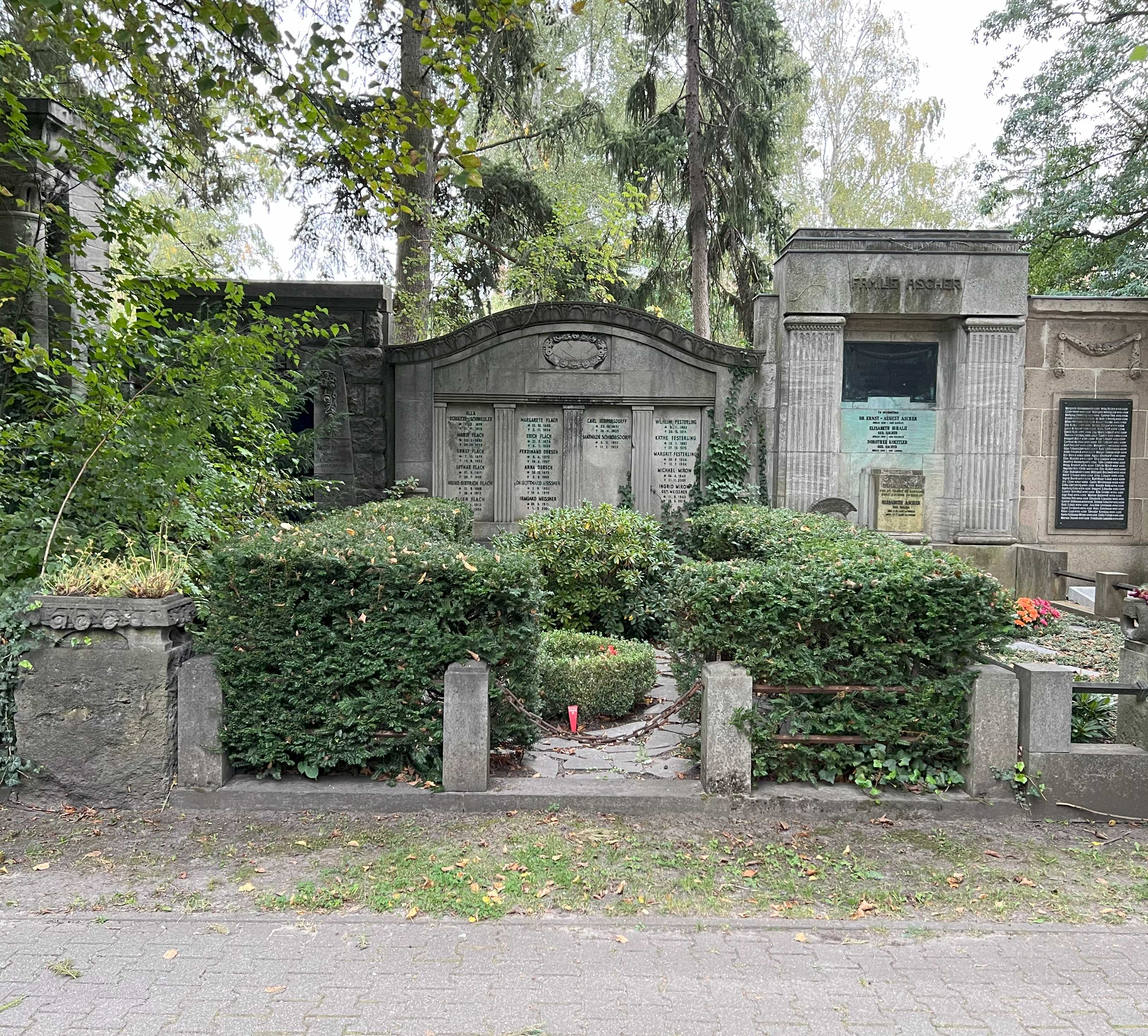 Grabstein Ellen Flach, Friedhof Wilmersdorf, Berlin